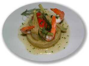 Carciofi in brodetto con gambero rosso e finocchietto selvatico su zoccolo di patata